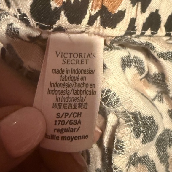Victoria’s Secret Heart Leopard Print Pajamas - Picture 7 of 7